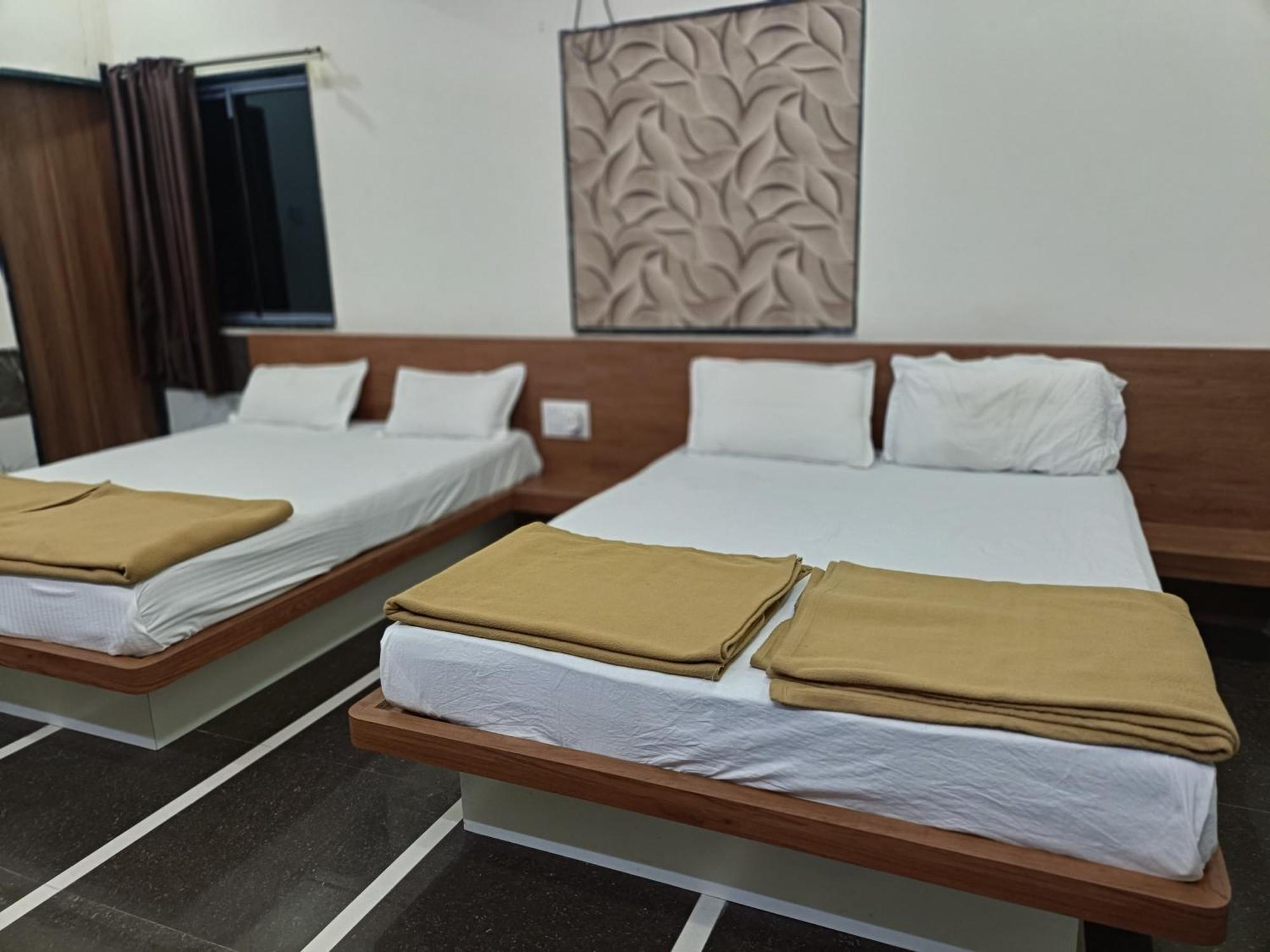 Hotel Mahalaxmi Dwārka Kültér fotó